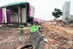 Đi tiểu vào máy biến thế ven đường, bé trai 7 tuổi bị điện giật