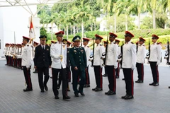 Tư lệnh Phòng không-Không quân Việt Nam làm việc tại Singapore