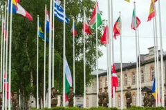 Lễ kéo cờ các thành viên NATO. (Nguồn: NATO CCDCOE)