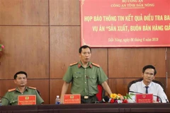 Lãnh đạo Công an tỉnh Đắk Nông trả lời câu hỏi của phóng viên báo chí. (Ảnh: Ngọc Minh/TTXVN)