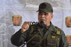 Bộ trưởng Quốc phòng Venezuela Vladimir Padrino Lopez phát biểu tại Caracas. (Nguồn: AFP/TTXVN)