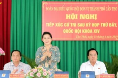 Chủ tịch Quốc hội Nguyễn Thị Kim Ngân tiếp xúc cử tri xã Tân Thới, huyện Phong Điền (thành phố Cần Thơ). (Ảnh: Trọng Đức/TTXVN)
