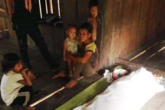 Thi thể cháu Cao Văn Q. (Ảnh: TTXVN phát)