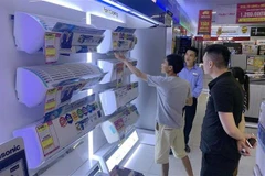 Điều hòa nhiệt độ được nhiều khách hàng chọn mua. (Ảnh: Phạm Kiên/TTXVN)