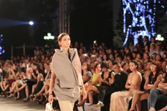 [Photo] Những thiết kế tối giản được tạo khối ấn tượng của Bảo Loan