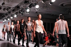 16 thí sinh chính thức vào “nhà chung” VietNam’s Next Top Model 2014