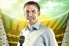 Phil Neville xin lỗi khán giả vì màn bình luận "thiếu lửa"