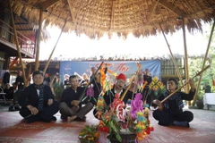 Nghi thức cúng Then. (Ảnh: Báo Lào Cai)