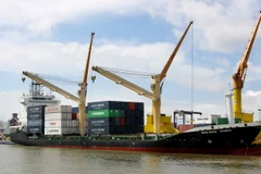 Cảng Hải Phòng đón mã hàng đầu tiên của năm mới 2015