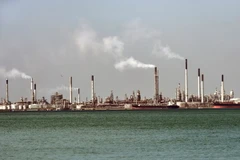 Thị trường năng lượng toàn cầu lao đao trước đà giảm mạnh của giá dầu