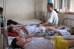 Cần Thơ: 40 học sinh bị đau bụng, nôn mửa sau khi uống sữa