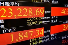 Bảng tỷ giá chứng khoán tại sàn giao dịch chứng khoán Tokyo, Nhật Bản ngày 4/1. (Nguồn: Kyodo/TTXVN)