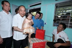 Thủ tướng về Hà Nam thăm một khu nhà trọ của công nhân