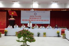 Lãnh đạo các tỉnh, thành vùng Đồng bằng sông Cửu Long chủ trì hội nghị. (Ảnh: Thanh Sang/TTXVN)