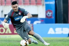 Thủ môn xuất sắc cứu thua cho Hải Phòng trước Sanna Khánh Hòa BVN