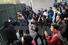 Sinh viên Iran biểu tình phản đối các vấn đề về kinh tế tại Tehran ngày 30/12/2017. (Nguồn: AFP/TTXVN)