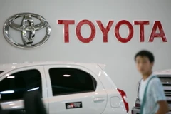 Biểu tượng Toyota tại cửa hàng ở Tokyo, Nhật Bản. (Ảnh: EPA/TTXVN)