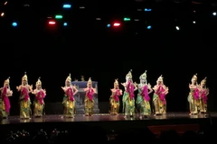 Các điệu múa Bedhayan được biểu diễn tại Liên hoan. (Ảnh: Giang Quyên/Vietnam+)