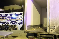 Chiếc xe chở người di cư. (Nguồn: AFP)