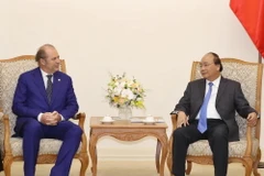 Thủ tướng Nguyễn Xuân Phúc tiếp ông Philippe Donnet, Tổng Giám đốc Tập đoàn Generali. (Ảnh: Thống Nhất/TTXVN)