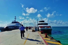 Phà chở khách du lịch trên tuyến đường biển Playa del Carmen-Cozumel. (Nguồn: Everything Playa Del Carmen)