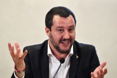 Bộ trưởng Nội vụ Italy Matteo Salvini phát biểu tại một cuộc họp báo ở Rome. (Ảnh: AFP/TTXVN)