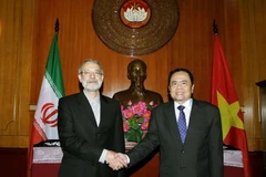 Chủ tịch Ủy ban Trung ương MTTQ Việt Nam Trần Thanh Mẫn tiếp Chủ tịch Quốc hội nước Cộng hòa Hồi giáo Iran. (Ảnh: Nguyễn Dân/TTXVN)