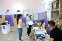 Cử tri Iraq bỏ phiếu tại một địa điểm bầu cử ở Baghdad. (Nguồn: THX/TTXVN)