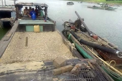 Một vụ lực lượng cảnh sát giao thông phát hiện hút cát trái phép. (Ảnh minh họa. Nguồn: TTXVN)