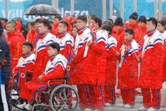 Phái đoàn Triều Tiên đến tham dự Paralympic mùa Đông 2018 tại lễ đón ở làng vận động viên ở PyeongChang, Hàn Quốc ngày 8/3. (Nguồn: Kyodo/TTXVN)