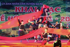 Biểu diễn văn nghệ chào mừng. (Ảnh: Quốc Khánh/TTXVN)