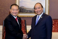 Thủ tướng Nguyễn Xuân Phúc tiếp ông Charoen Sirivadhanabhakdi, Chủ tịch Tập đoàn ThaiBev. (Ảnh: Thống Nhất/TTXVN)