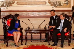 Chủ tịch UBND Thành phố Hồ Chí Minh Nguyễn Thành Phong tiếp Bí thư thứ nhất Đoàn Thanh niên Cộng sản Cuba Susely Morfa González. (Ảnh: Thanh Vũ/TTXVN)