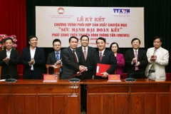 Lễ ký kết Chương trình phối hợp sản xuất chuyên mục "Sức mạnh Đại đoàn kết." (Ảnh: Nguyễn Dân/TTXVN)