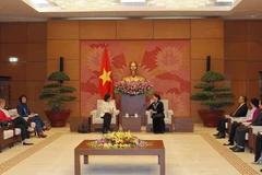 Chủ tịch Quốc hội Nguyễn Thị Kim Ngân tiếp Đại sứ Canada Ping Kitnikone. (Ảnh: Văn Điệp/TTXVN)