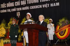 Tổng Bí thư Nguyễn Phú Trọng, Trưởng Ban Lễ tang Chủ tịch nước Trần Đại Quang thay mặt lãnh đạo Đảng, Nhà nước đọc điếu văn tưởng nhớ và đưa tiễn Chủ tịch nước Trần Đại Quang. (Ảnh: Trí Dũng/TTXVN)