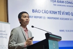 Ông Nguyễn Đức Thành Viện trưởng Viện Nghiên cứu Kinh tế và Chính sách công bố Báo cáo kinh tế vĩ mô quý 1/2018. (Ảnh: Hoàng Hùng/TTXVN)