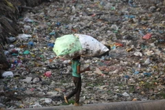 Bãi rác thải nhựa ở New Delhi ngày 30/5. (Nguồn: AFP/TTXVN)