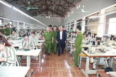 Phó Chủ tịch Quốc hội Uông Chu Lưu thăm trại giam Ninh Khánh, Ninh Bình. (Ảnh: Ninh Đức Phương/TTXVN)