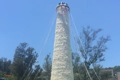 Ngọn tháp tre cao tới 20 mét với hàng nghìn chiếc bánh bao. (Ảnh: Mỹ Anh/Vietnam+)