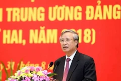 Ông Trần Quốc Vượng, Ủy viên Bộ Chính trị, Thường trực Ban Bí thư phát biểu tại lễ bế giảng. (Ảnh: Phương Hoa/TTXVN)