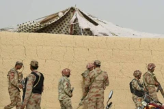 Hiện trường vụ đánh bom liều chết đẫm máu nhất trong lịch sử Pakistan. (Nguồn: AFP)