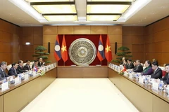 Bà Tòng Thị Phóng, Ủy viên Bộ Chính trị, Phó Chủ tịch Thường trực Quốc hội hội đàm với Thượng tướng Sengnouane Xayalat, Bí thư Trung ương Đảng, Phó Chủ tịch Quốc hội nước Cộng hòa Dân chủ Nhân dân Lào. (Ảnh: Văn Điệp/TTXVN)