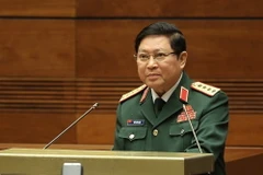 Đại tướng Ngô Xuân Lịch, Bộ trưởng Bộ Quốc phòng thừa ủy quyền của Thủ tướng Chính phủ trình bày Tờ trình về dự án Luật Cảnh sát biển Việt Nam. (Ảnh: Dương Giang/TTXVN)