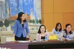 Đại biểu Quốc hội Mai Thị Phương Hoa, Ủy viên Thường trực Ủy ban Tư pháp của Quốc hội phát biểu tại phiên họp. (Ảnh: Dương Giang/TTXVN)