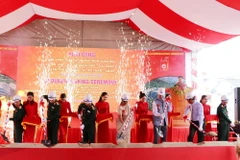 Các đại biểu Ấn Độ và Việt Nam tham gia nghi thức khởi công xây dựng trung tâm. (Ảnh: Tiên Minh/TTXVN)