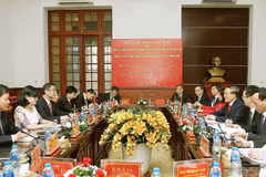Bí thư Trung ương Đảng, Chánh án Tòa án Nhân dân Tối cao Nguyễn Hòa Bình hội đàm với Chánh án Tòa án Nhân dân Tối cao Trung Quốc Chu Cường. (Ảnh: Nguyễn Dân/TTXVN)