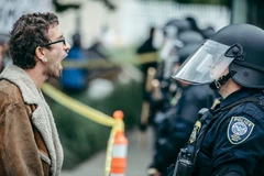 Biểu tình tại Mỹ kêu gọi giải thể cơ quan di trú. (Nguồn: wweek.com)