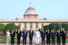 Thủ tướng Nguyễn Xuân Phúc (thứ tư từ trái sang), Thủ tướng Ấn Độ Narendra Modi (giữa) và các nhà lãnh đạo ASEAN. (Ảnh: Thống Nhất/TTXVN)