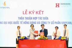 HIU và Vinpearl ký kết hợp tác đào tạo nguồn nhân lực. (Ảnh: Phương Mỹ/Vietnam+)